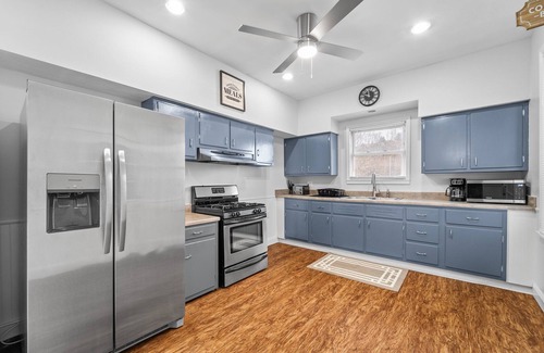 Carnegie House | Dog Friendly Creek-Side Getaway