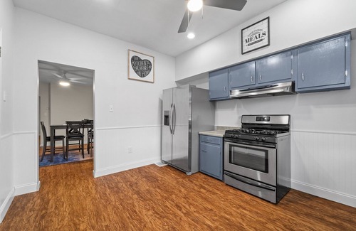 Carnegie House | Dog Friendly Creek-Side Getaway