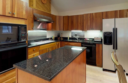 Vanderhorst Plantation House | Dog-Friendly Family Fome Close to the Beach, Tennis Courts, & Golf