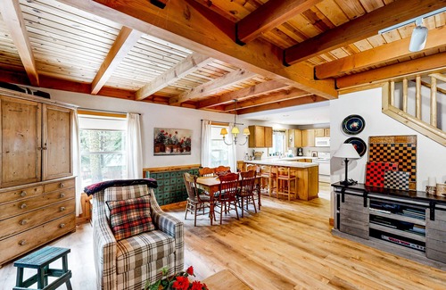 Tahoe Pines House | Dog-friendly forest cabin with deck & fireplace, blocks to Lake Tahoe/trails