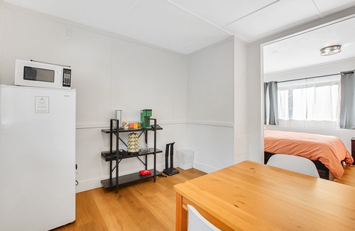 Quilcene Apartment | Dog-friendly hiker's studio with fast WiFi & mountain views