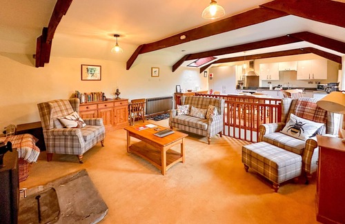 Fremington House | Dog friendly holiday home for 4 people, breath taking scenery, WiFi & only a short walk to the pub.