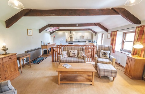 Fremington House | Dog friendly holiday home for 4 people, breath taking scenery, WiFi & only a short walk to the pub.