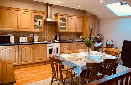 Fremington Cottage | Dog friendly holiday home for 4 people, breath taking scenery, WiFi & only a short walk to the pub.