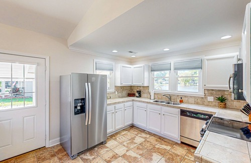 Lancaster House | Dog friendly home on Cedar Pines Lake/close to downtown Lancaster
