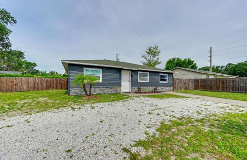 North Sarasota House | Dog-Friendly Home with Yard about 6 Miles to the Beach!