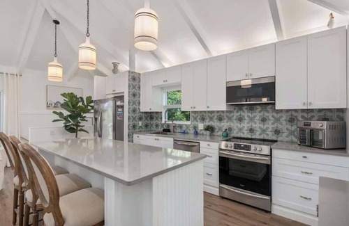 Southern Shores House | Dog Friendly, Hot Tub, Walk to Beach!