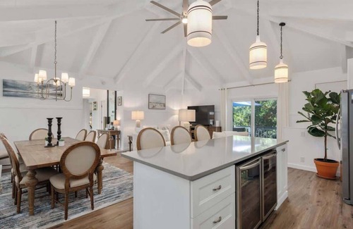 Southern Shores House | Dog Friendly, Hot Tub, Walk to Beach!