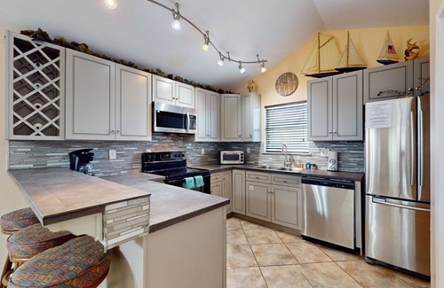 Leeward Sands House | Dog-friendly house close to the beach w/WiFi, private washer/dryer