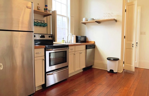 Bywater Apartment | Dog friendly! King Bed! π of vibrant Bywater. Near French Quarter.
