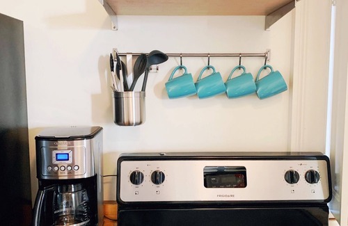 Bywater Apartment | Dog friendly! King Bed! π of vibrant Bywater. Near French Quarter.