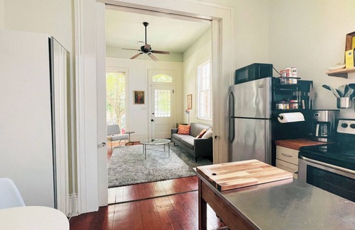 Bywater Apartment | Dog friendly! King Bed! π of vibrant Bywater. Near French Quarter.