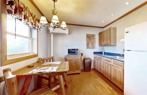 Murphysboro Cabin | Dog-friendly, lakefront cabins with firepit, porches & pond - great for groups