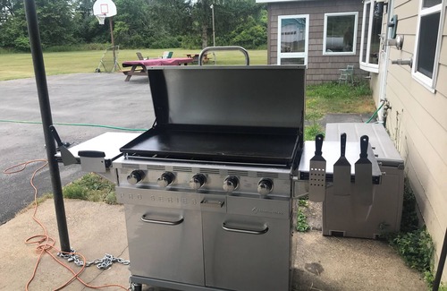 Alexandria Bay House | Dog-Friendly large rural Estate just outside Alex Bay with hot tub and pool!