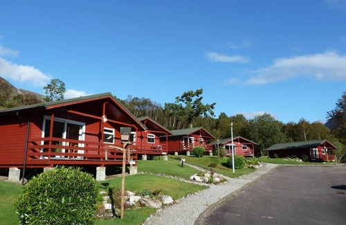 West Laroch Ski Chalet | Dog-friendly lochside chalet with balcony, stunning mountain views!