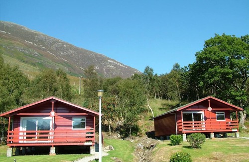 West Laroch Ski Chalet | Dog-friendly lochside chalet with balcony, stunning mountain views!