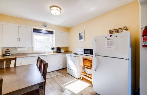 Rockaway Beach Apartment | Dog-Friendly Oceanview Getaway Condo #9
