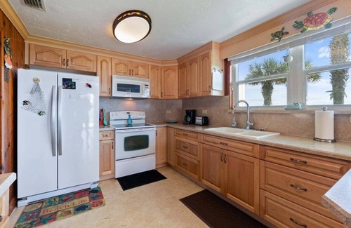 Painters Hill House | Dog-Friendly Oceanfront Escape w/Private Beach Access & Stunning Wildlife Views!