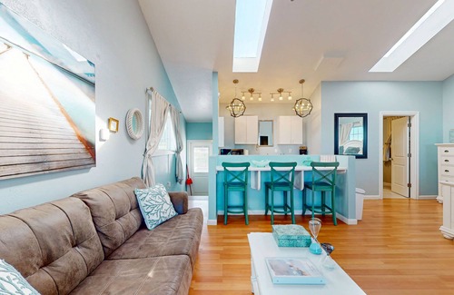 Fort Bragg House | Dog-friendly, oceanfront studio w/decks & kitchenette - steps to the beach
