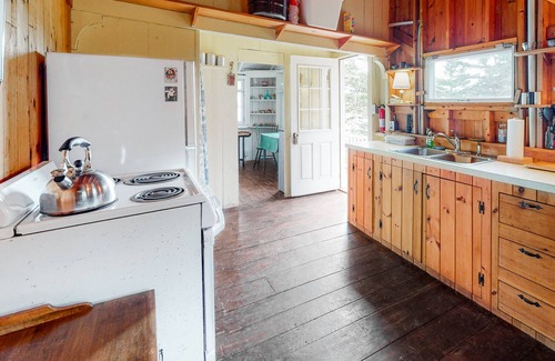 Port Clyde Cottage | Dog-friendly oceanfront cottage with views