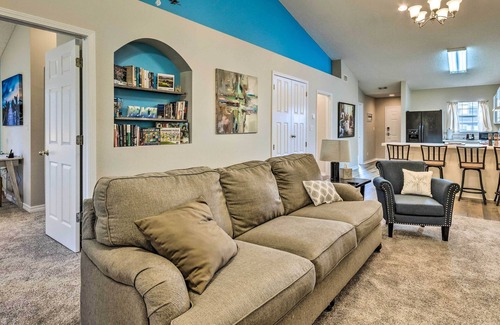 Northeast Pensacola Condo | Dog-Friendly Pensacola Condo w/Pool!
