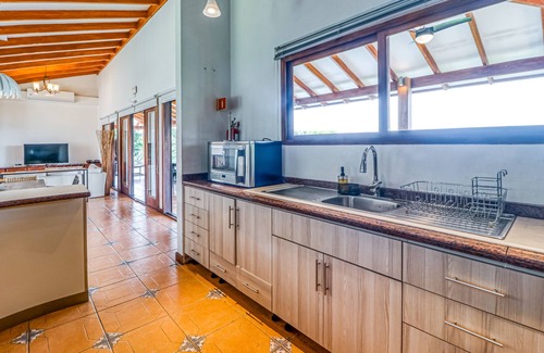 La Cruz House | Dog-friendly retreat with sea views & covered terrace - in the perfect location