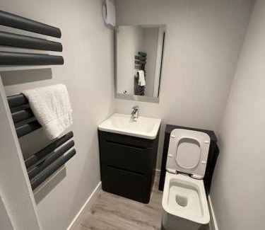 Torquay House | Dog friendly, Roof top hot tub, Panoramic views.