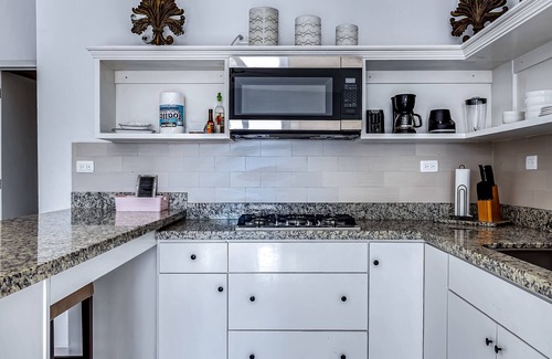 La Paloma House | Dog-friendly suite with kitchenette, heated outdoor pool, hot tub, terrace, AC