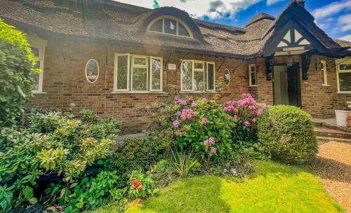 Hoveton House | Dog friendly thatched Cottage on edge of Norfolk Broads