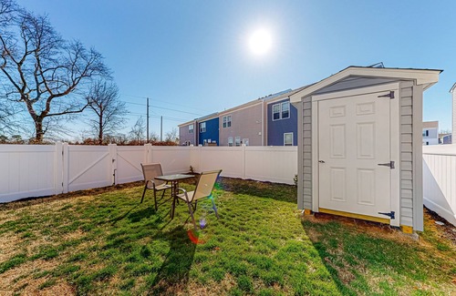Wyoming House | Dog-friendly townhouse with enclosed backyard, grill, streaming, fireplace, AC