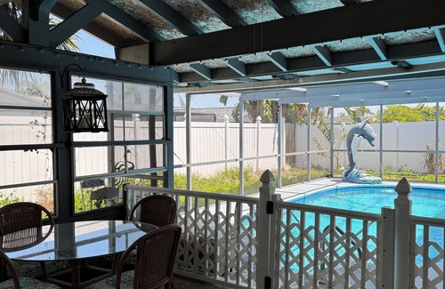 Regency Park House | Dog-Friendly Tropical Getaway with a Covered Pool -Nearby Beaches!