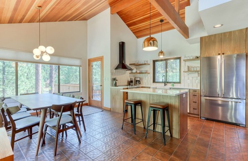 Black Butte Ranch House | Dog-friendly home with grill, deck, firepit, balcony, & mountain view