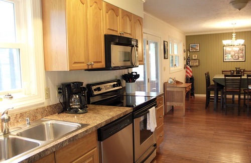 Mount Airy House | Dog Friendly Vacation House/Cabin at a Winery & Vineyard !