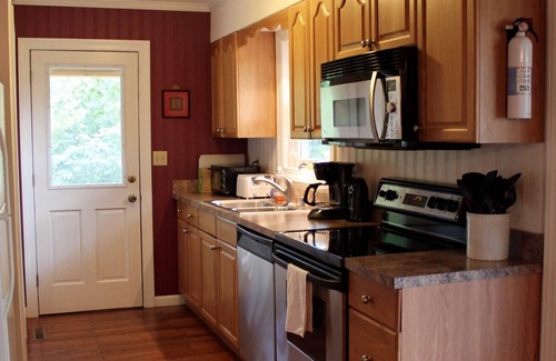 Mount Airy House | Dog Friendly Vacation House/Cabin at a Winery & Vineyard !