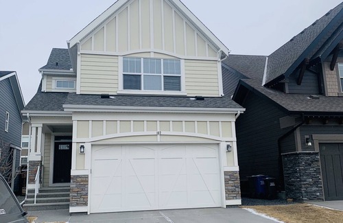 Cochrane House | Dogs are welcome in our family friendly 3 bedroom home