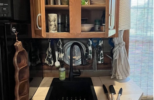 Camden Cottage | Dogs Love The Tack Room Private Cottage in Camden SC Horse Country
