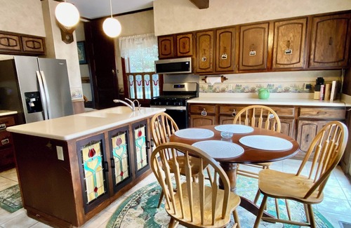 Almelund House | Dogs O.K Historic River Home: 6 Beds, 4 Bedrooms, 10 People,