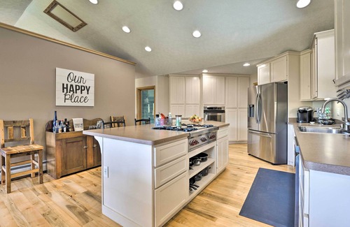Crellin House | Dogs Welcome: Secluded Oakland Gem w/Hot Tub