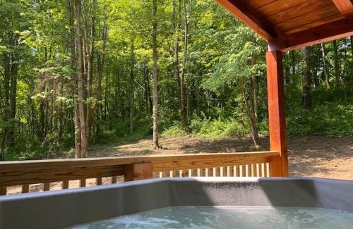Logan House | Dogwood - by The Chalets