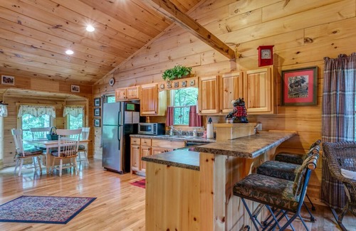 Morganton Cabin | Dogwood Cabin | Hot Tub | Outdoor Fireplace | Grill