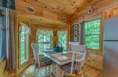 Morganton Cabin | Dogwood Cabin | Hot Tub | Outdoor Fireplace | Grill