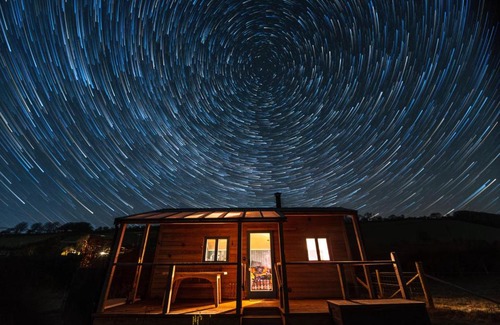 Llanilar Cabin | Dôl Swynol Glamping Luxury cabin with outdoor bath