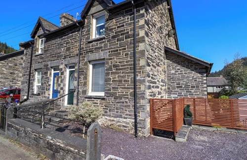 Gwynedd- Snowdonia Cottage | DOLA, pet friendly, with open fire in Betws-Y-Coed