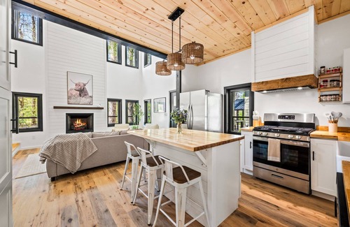Rocky Grove Cabin | Dollys Mountain Retreat - Brand New