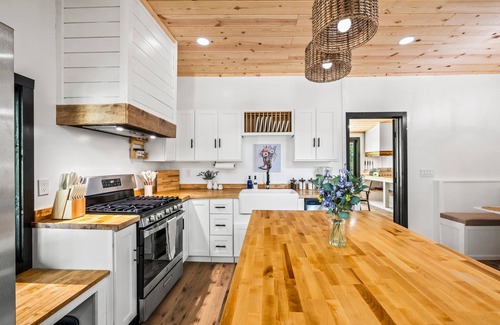 Rocky Grove Cabin | Dollys Mountain Retreat - Brand New