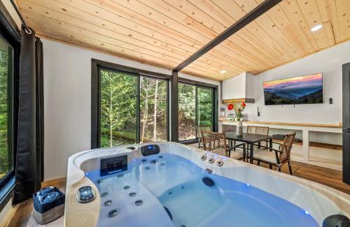 Rocky Grove House | Dollys Retreat & The Greenhouse - 450ft to trails