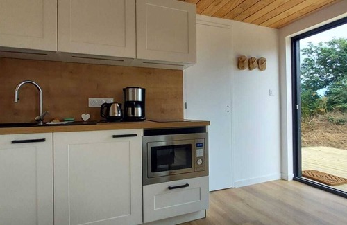 Saint-Vougay Cottage | Dolmen de Kerhus "Mysigt": an unusual, comfortable lodge for a couple
