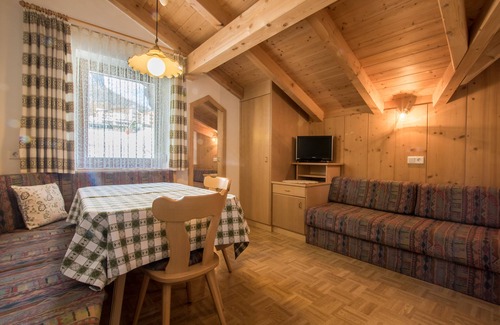 La Villa Apartment | DOLOMITES accommodation. Ideal for YOUR vacation, whether in summer or in the snow.