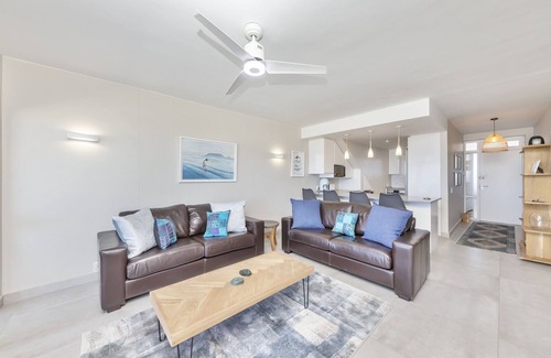 Lagoon Beach Apartment | Dolphin Beach H205, Blouberg by HMH