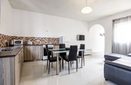 Marsalforn Apartment | Dolphin Court Gozo
